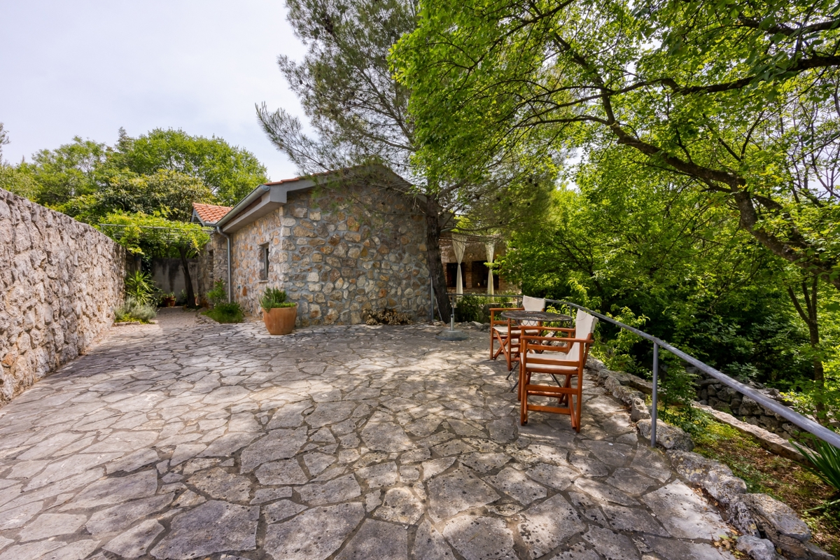 L'ISOLA DI KRK - Una bellissima proprietà con due case in pietra