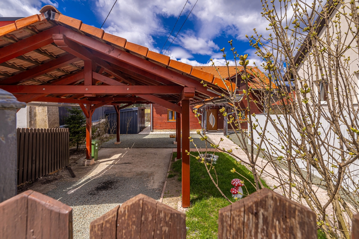 GORSKI KOTAR, FUŽINE - Casa con giardino paesaggistico e jacuzzi