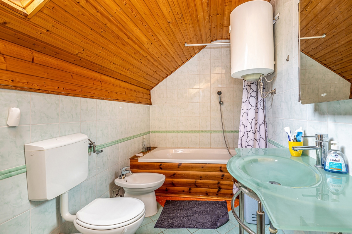 GORSKI KOTAR, FUŽINE - Casa con giardino paesaggistico e jacuzzi