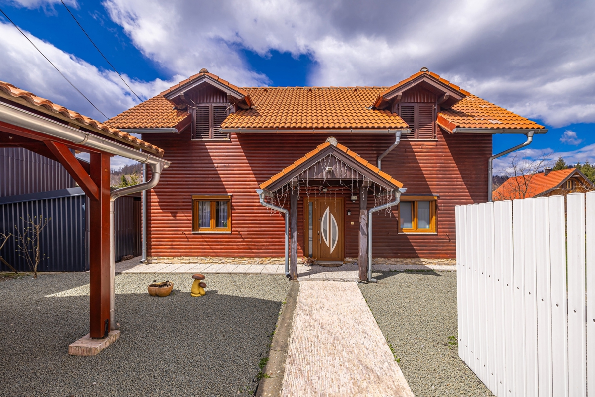 GORSKI KOTAR, FUŽINE - Casa con giardino paesaggistico e jacuzzi