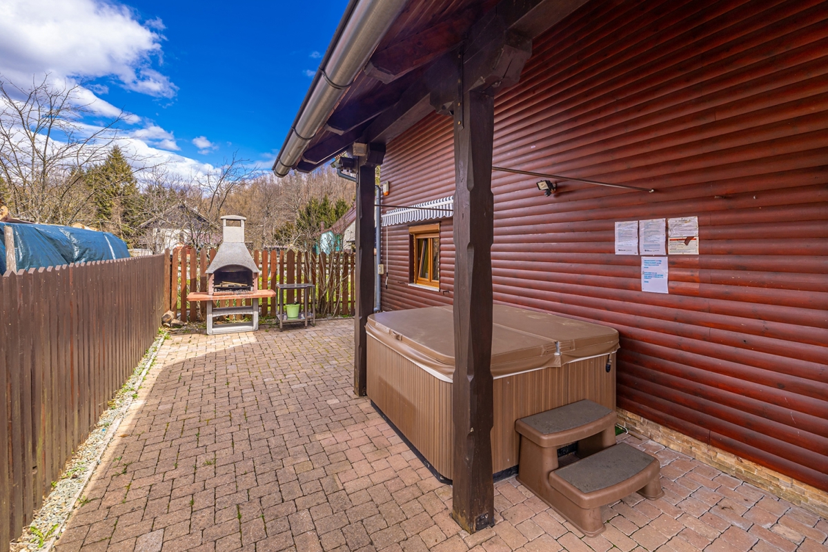 GORSKI KOTAR, FUŽINE - Casa con giardino paesaggistico e jacuzzi
