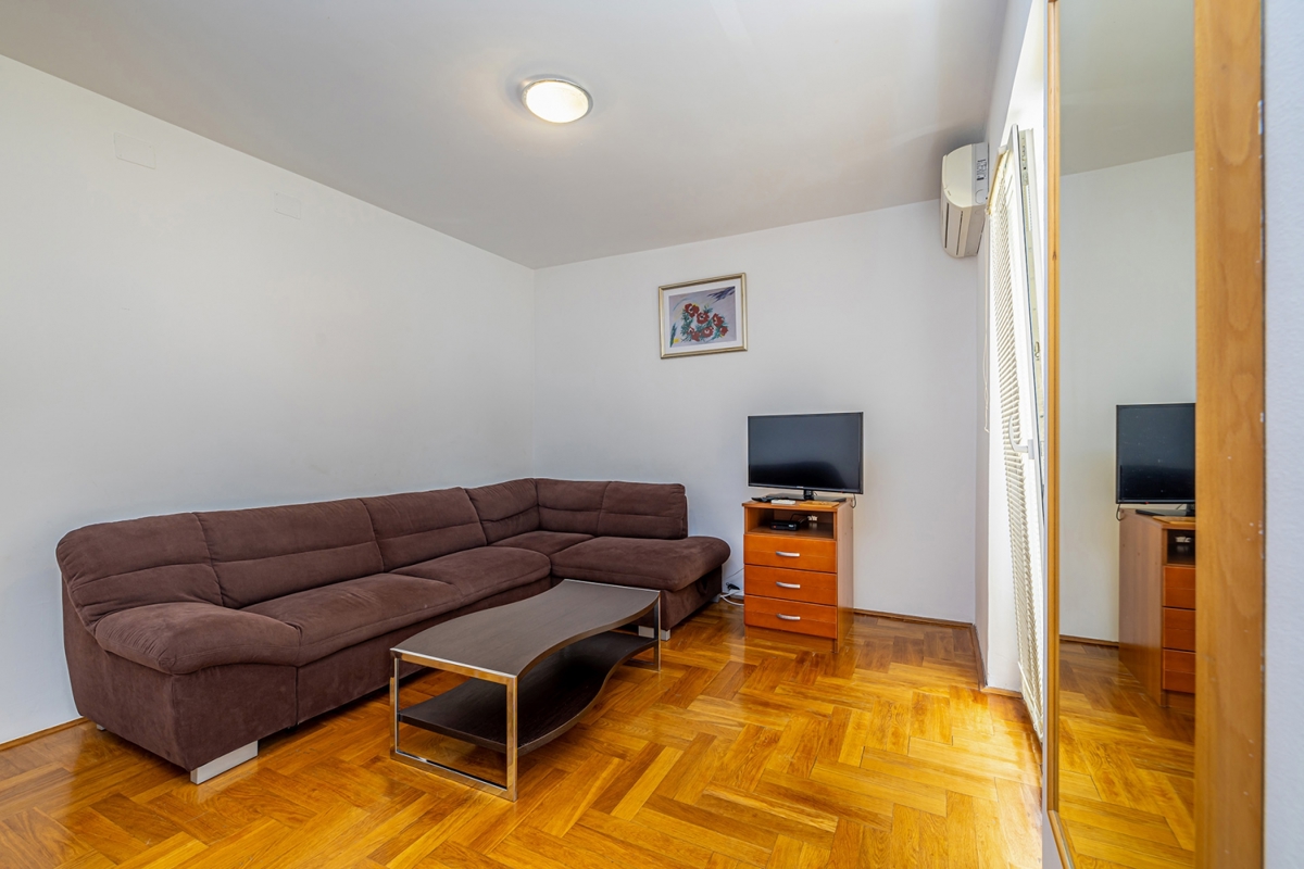 MALINSKA - Appartamento con due camere da letto al primo piano