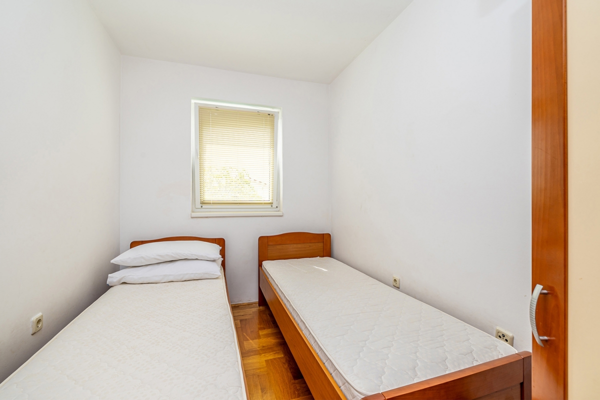 MALINSKA - Appartamento con due camere da letto al primo piano