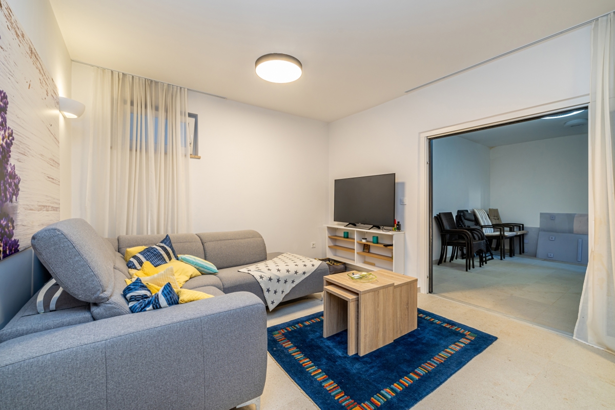 MALINSKA - Due appartamenti con piscina