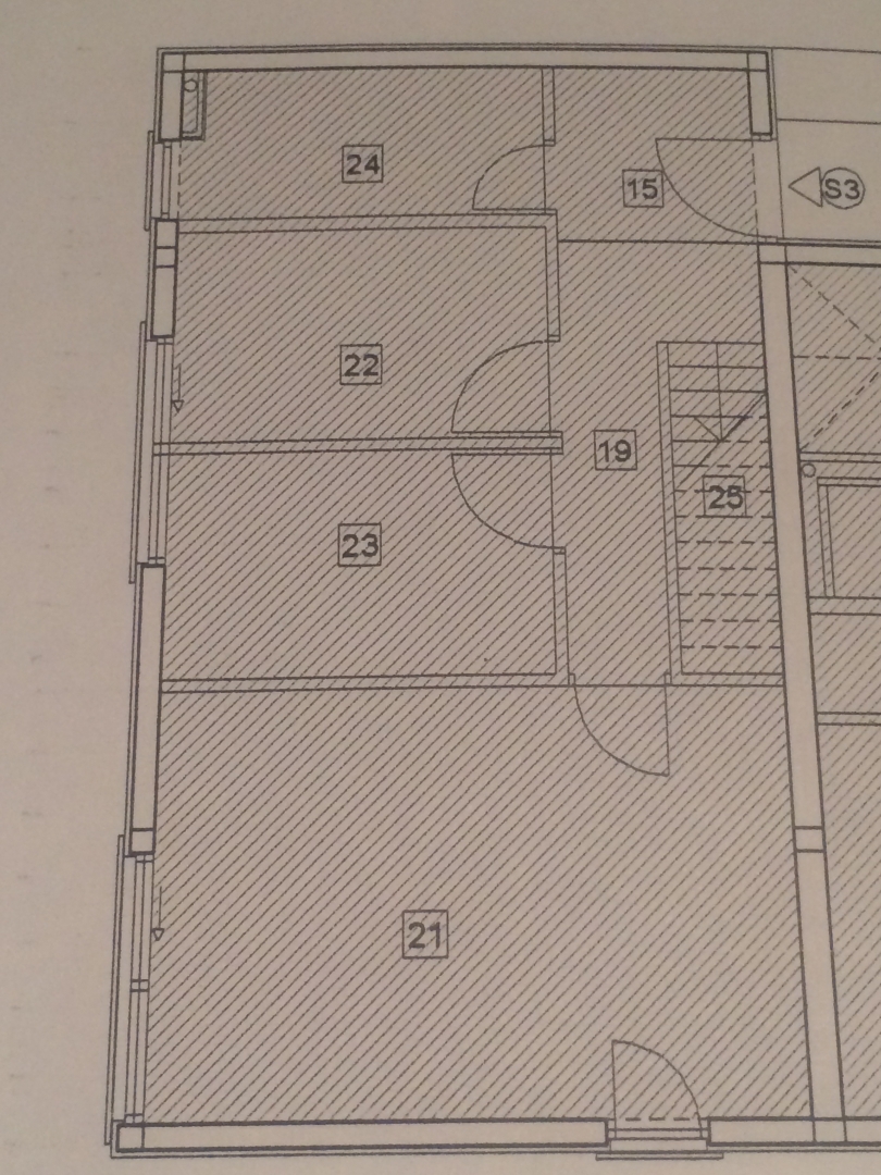 CITTÀ DI KRK – Appartamento duplex con tre camere da letto, loggia e vista parziale sul mare