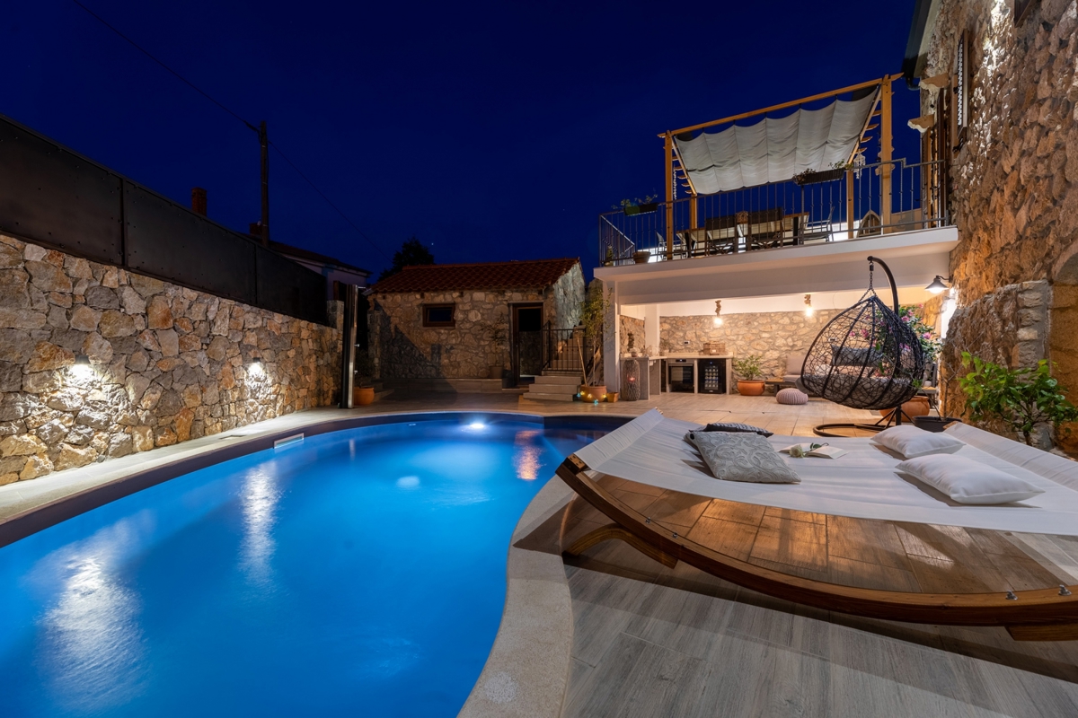 Isola di Krk - Lussuosa villa in pietra con piscina