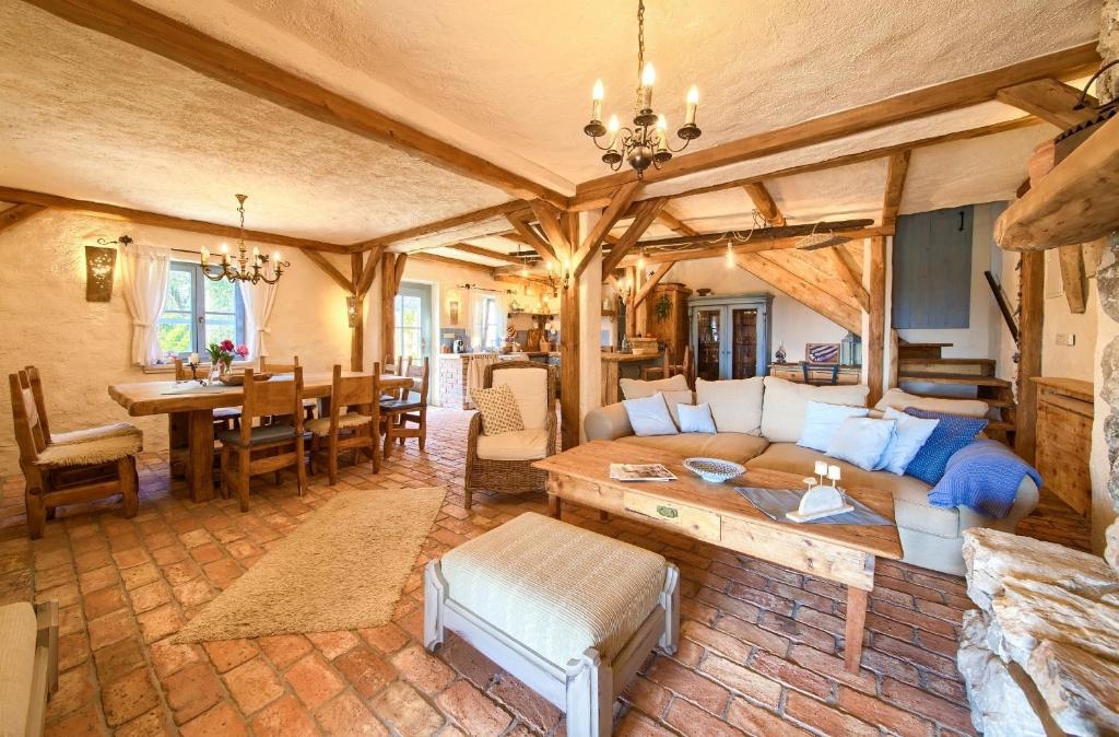 ISOLA DI KRK, MALINISKA - Casa rustica con piscina e vista sul mare