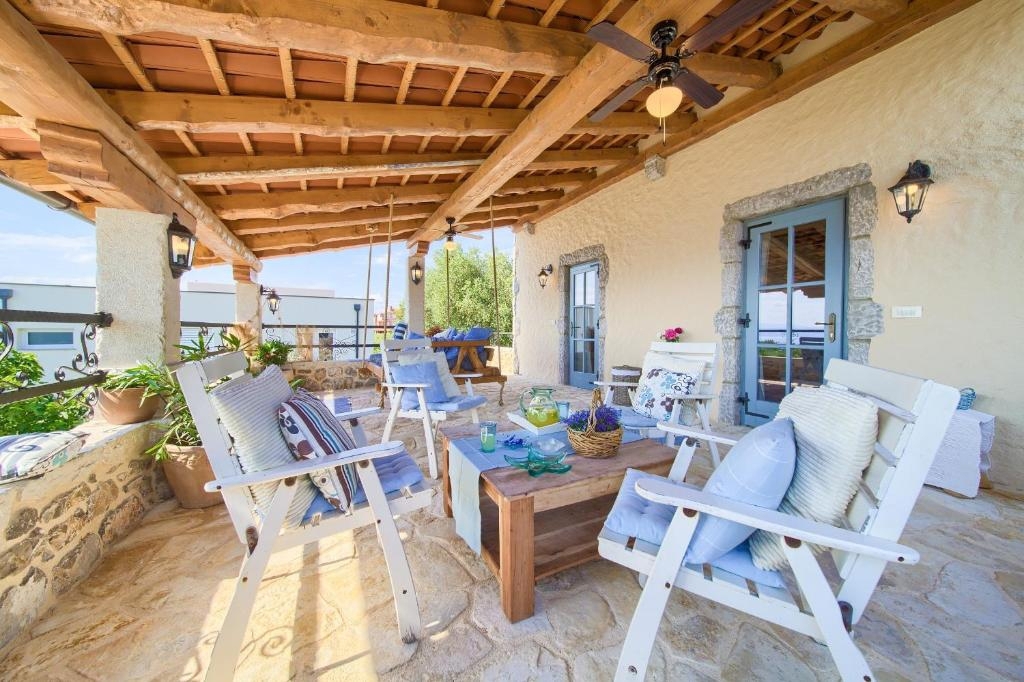 ISOLA DI KRK, MALINISKA - Casa rustica con piscina e vista sul mare