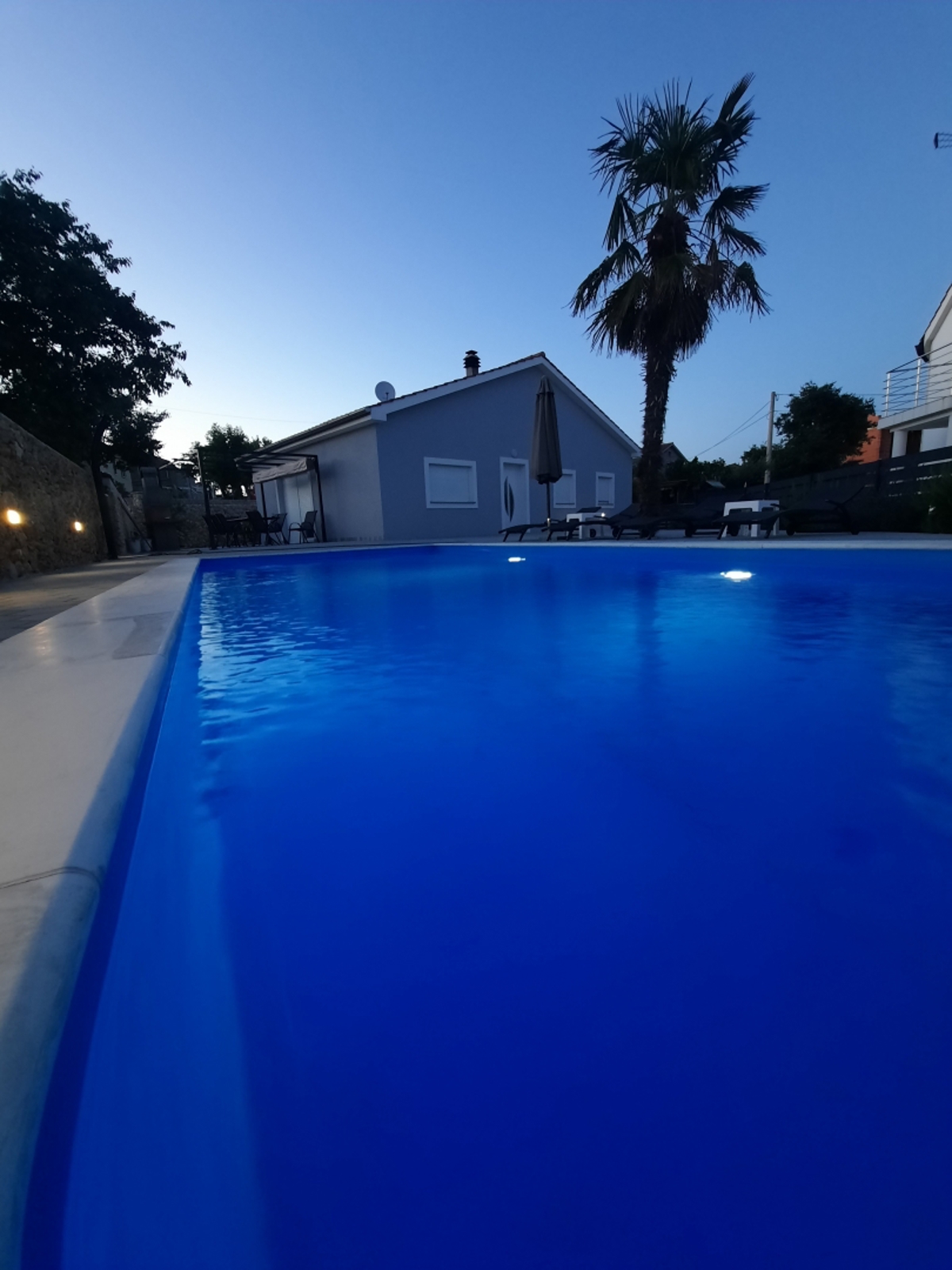 ISOLA DI KRK, GARICA - Piano terra con piscina