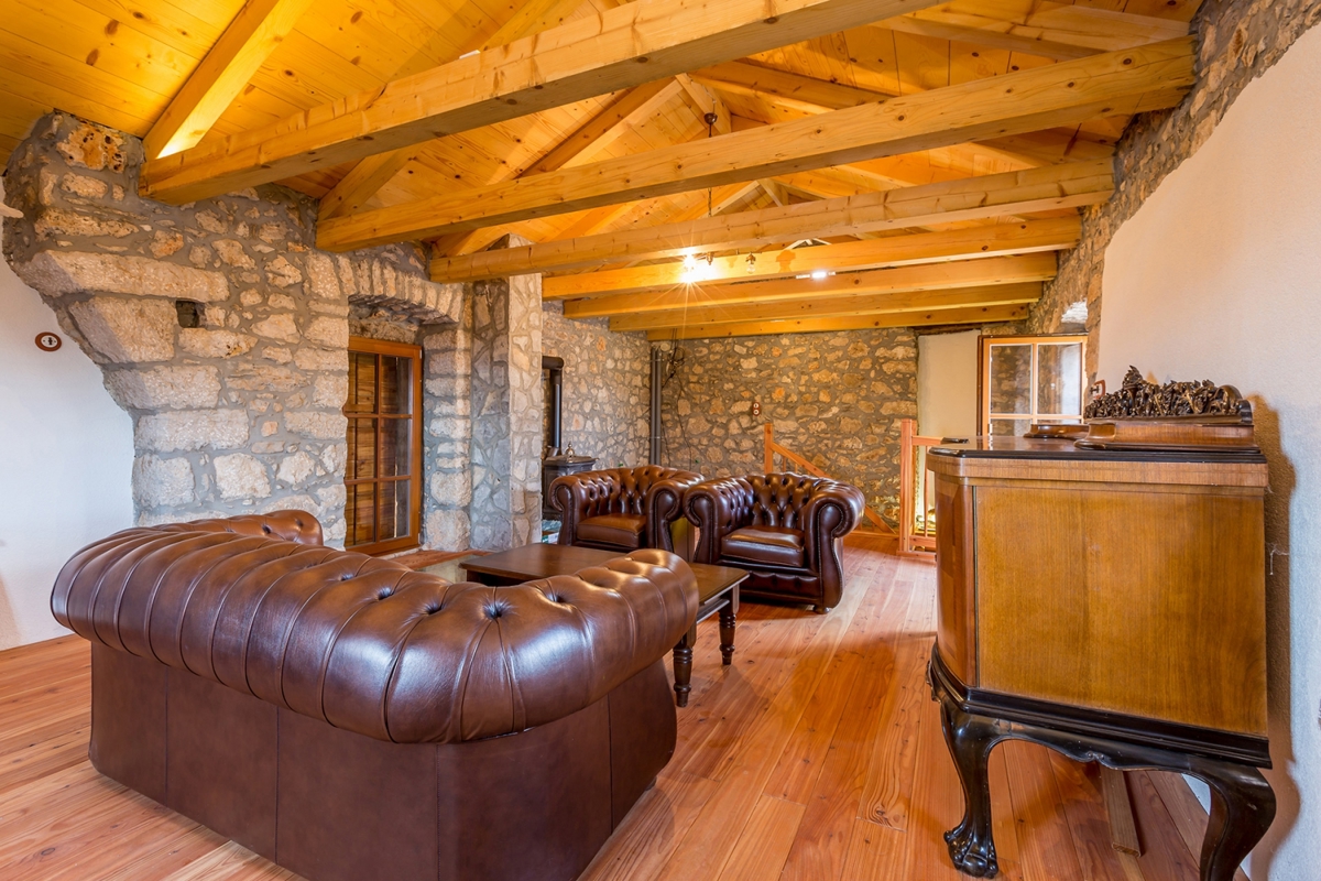 ISOLA DI KRK, zona MALINSKA - Autentica casa in pietra con vista mare