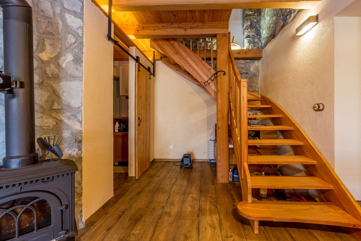 ISOLA DI KRK, zona MALINSKA - Autentica casa in pietra con vista mare