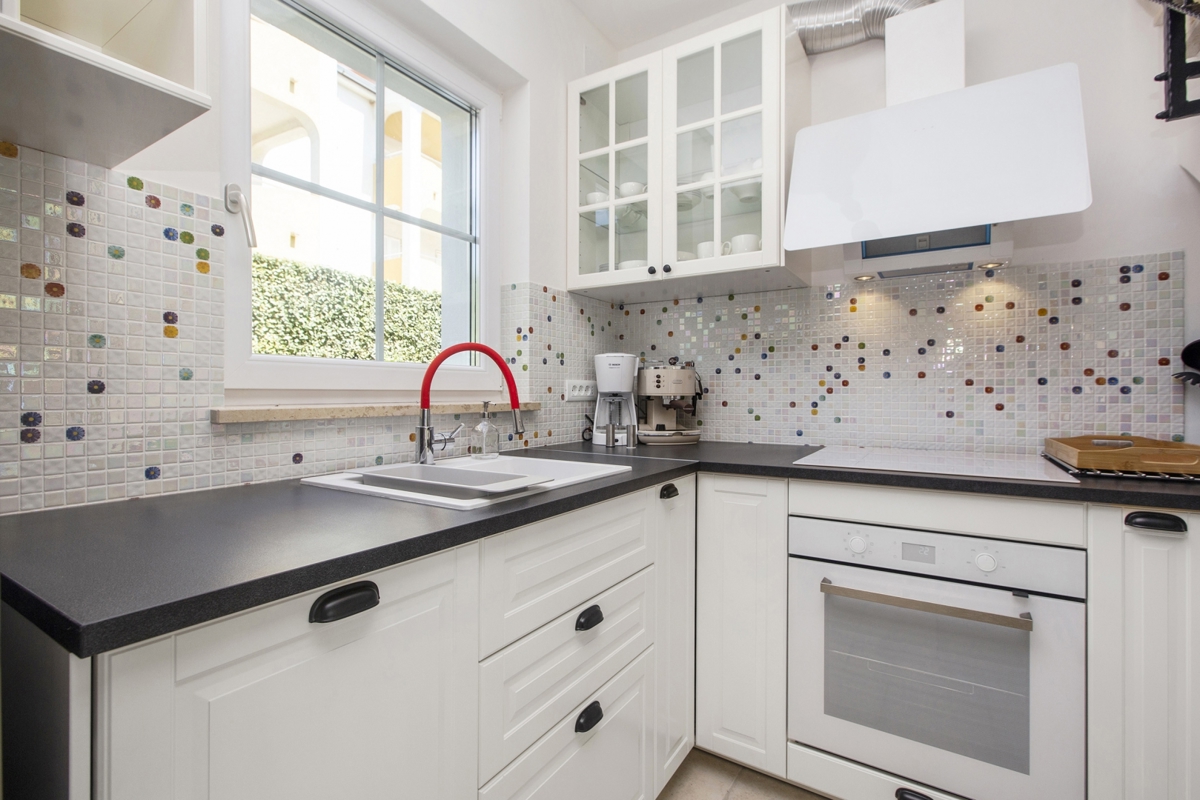 KRK - Villa moderna con piscina, giardino e vista mare 