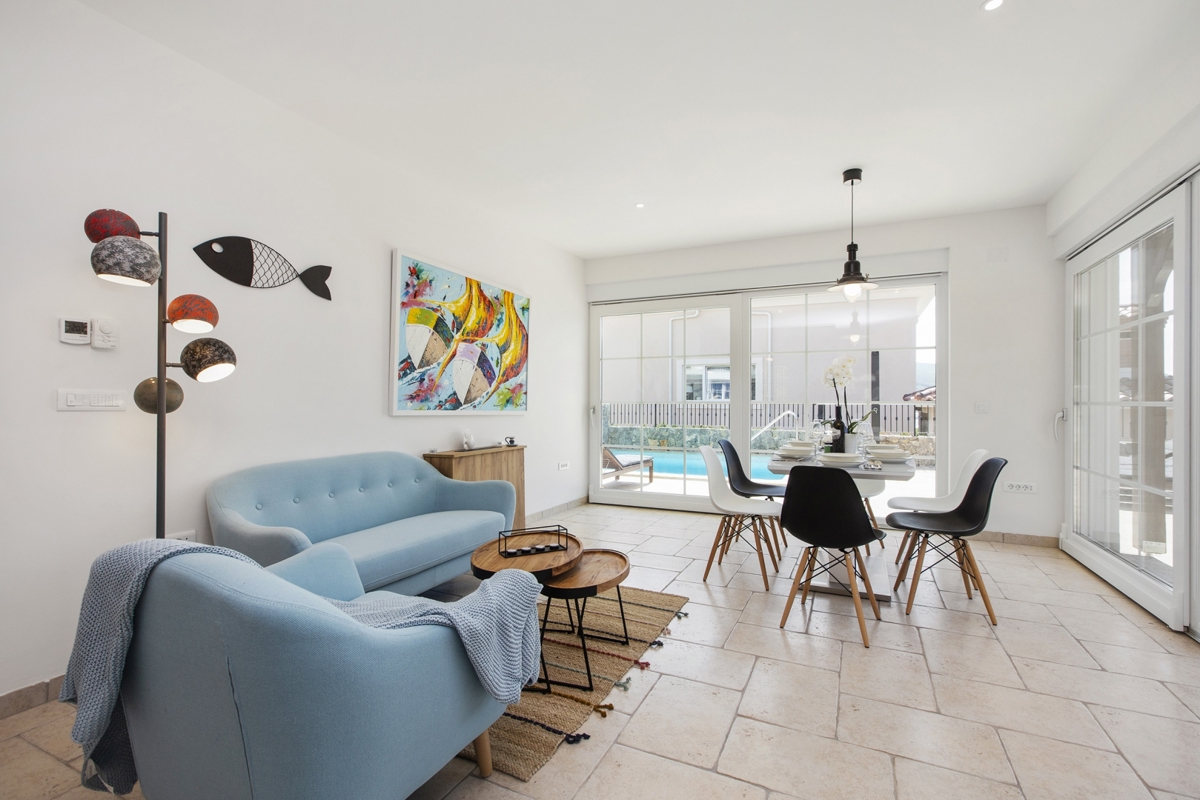KRK - Villa moderna con piscina, giardino e vista mare 
