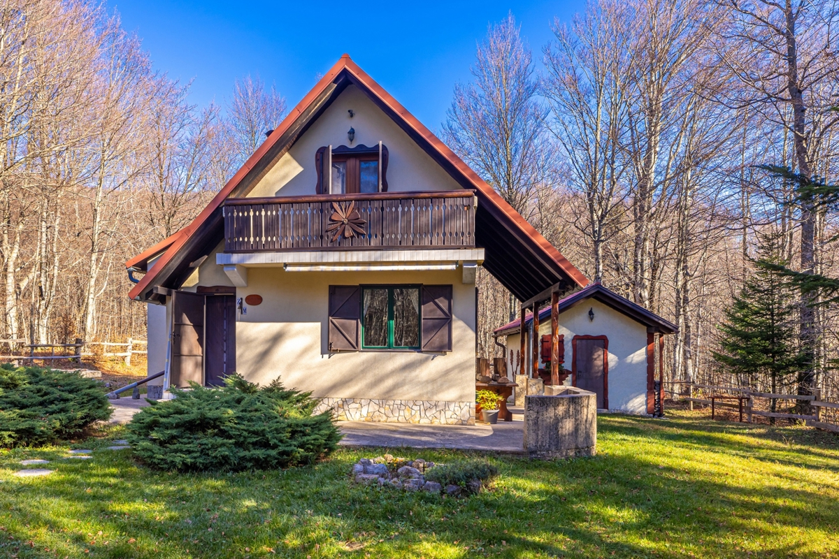 GORSKI KOTAR, LIČ - Casa isolata circondata dal bosco