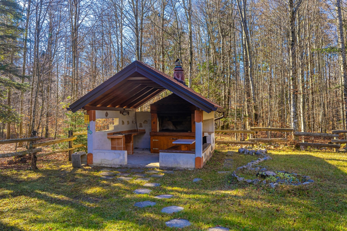 GORSKI KOTAR, LIČ - Casa isolata circondata dal bosco