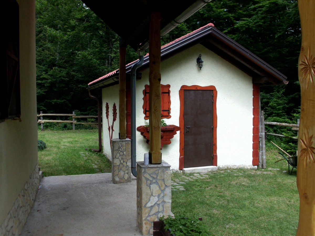 GORSKI KOTAR, LIČ - Casa isolata circondata dal bosco