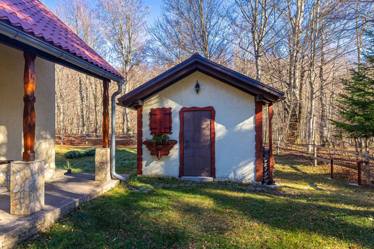 GORSKI KOTAR, LIČ - Casa isolata circondata dal bosco