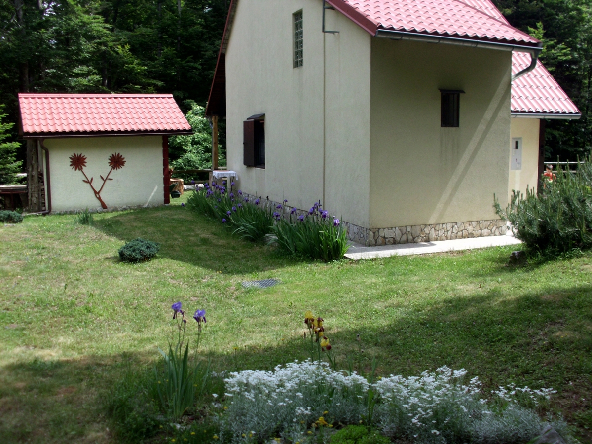 GORSKI KOTAR, LIČ - Casa isolata circondata dal bosco