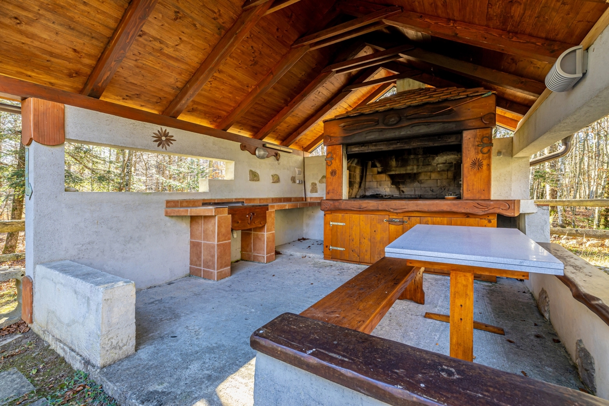 GORSKI KOTAR, LIČ - Casa isolata circondata dal bosco