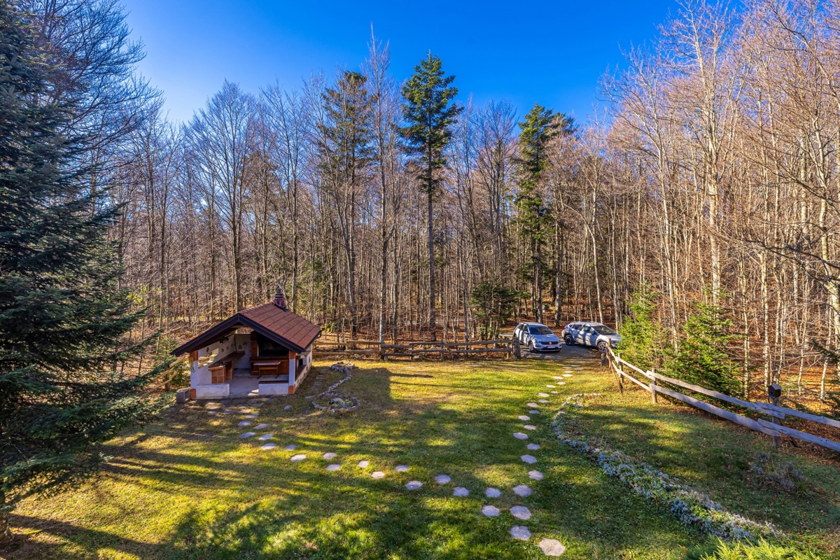 GORSKI KOTAR, LIČ - Casa isolata circondata dal bosco