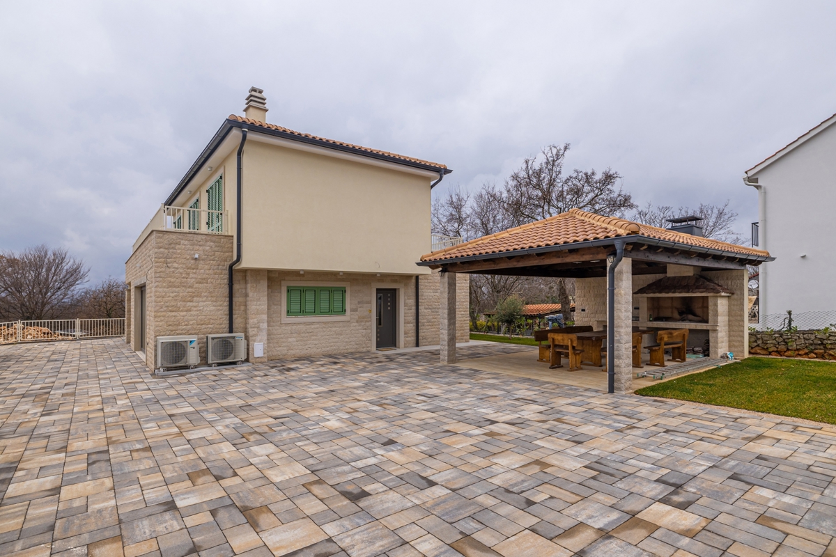 ISOLA DI KRK, MALINSKA - Villa rustica con piscina e vista mare