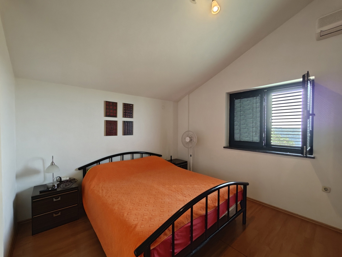 ISOLA DI KRK, DOBRINJ - Casa indipendente con vista mare