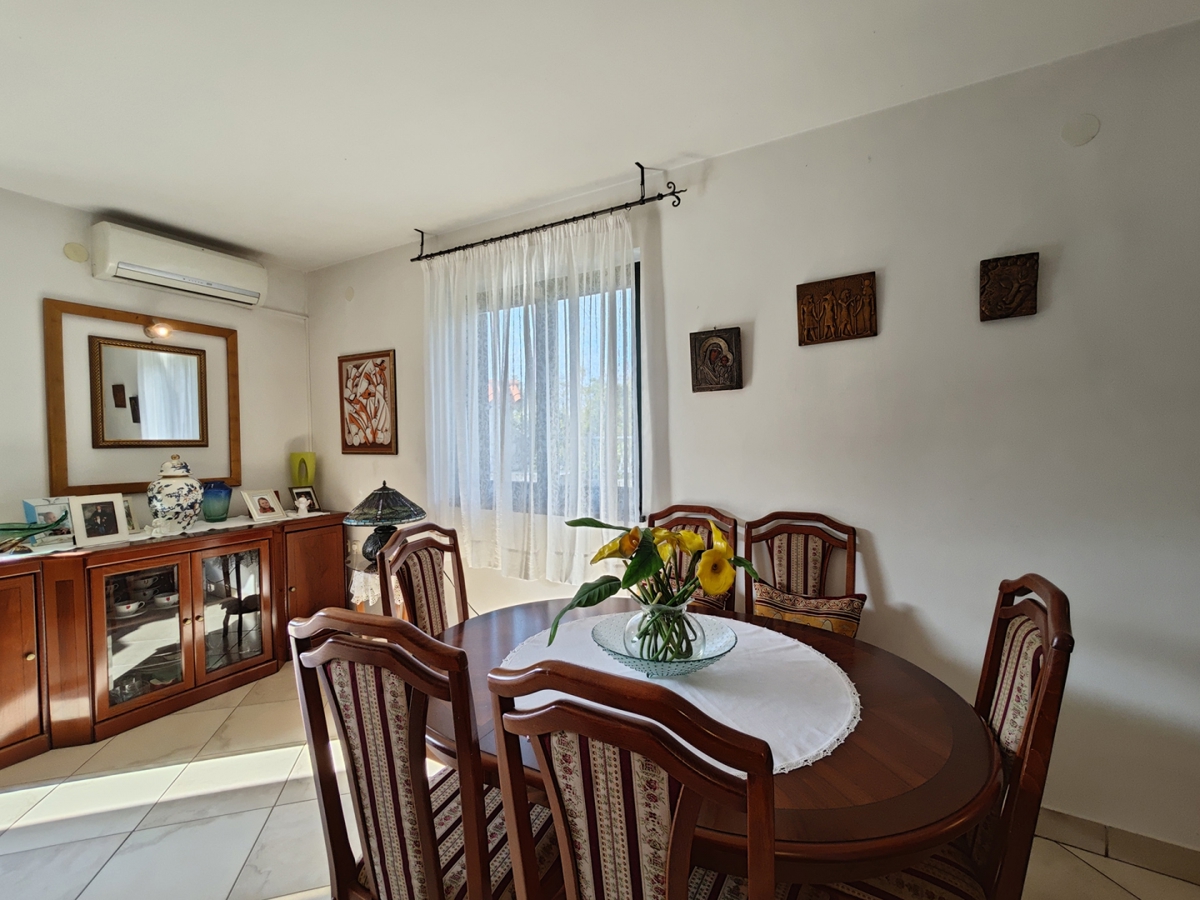 ISOLA DI KRK, DOBRINJ - Casa indipendente con vista mare