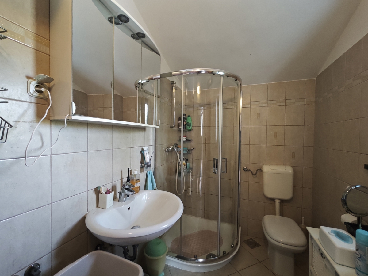 ISOLA DI KRK, DOBRINJ - Casa indipendente con vista mare