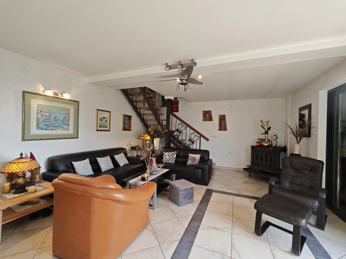 ISOLA DI KRK, DOBRINJ - Casa indipendente con vista mare