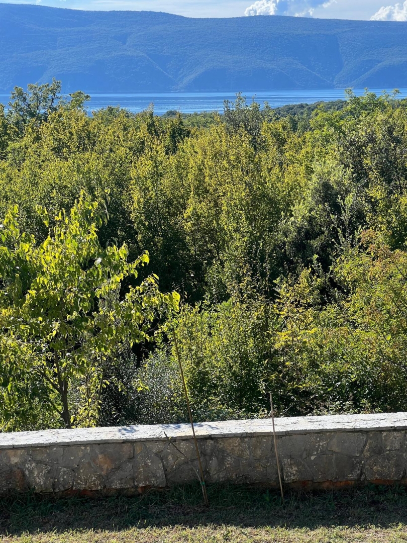 ISOLA DI KRK, PINEZIĆI - Appartamento al piano terra con vista mare