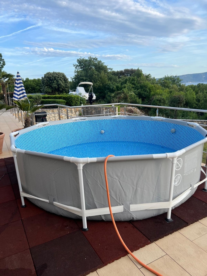 ISOLA DI KRK, PINEZIĆI - Appartamento al piano terra con vista mare