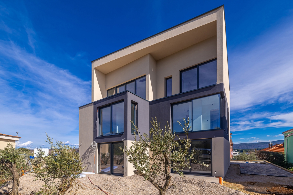 CITTÀ DI KRK - Appartamento di lusso al piano terra con giardino