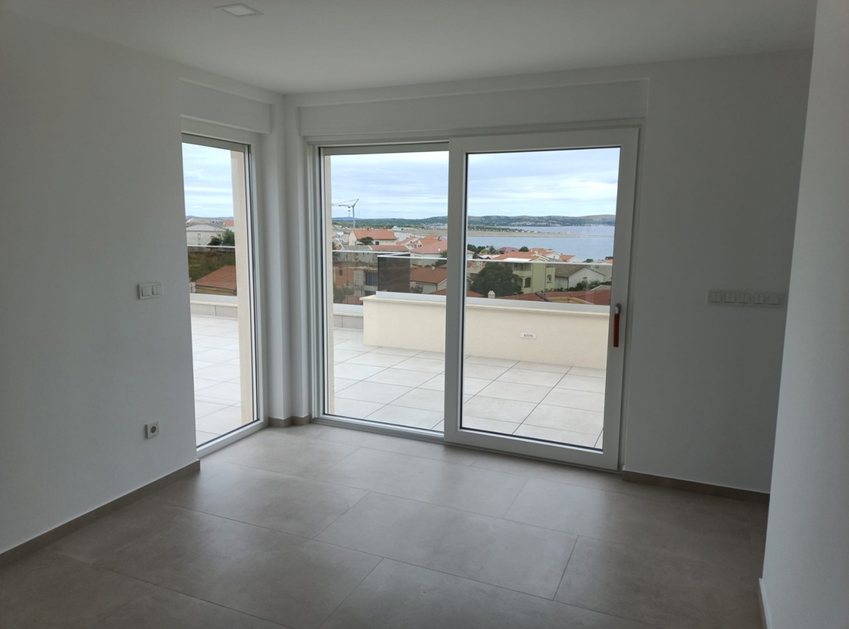 ISOLA DI PAG, POVLJANA - Appartamento con terrazza sul tetto e vista panoramica