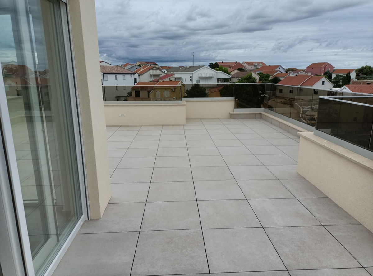 ISOLA DI PAG, POVLJANA - Appartamento con terrazza sul tetto e vista panoramica