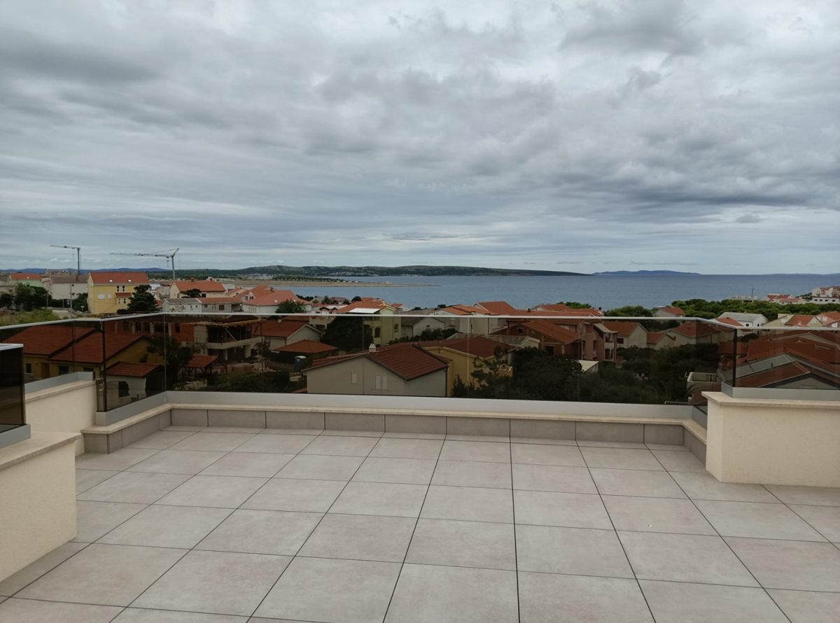 ISOLA DI PAG, POVLJANA - Appartamento con terrazza sul tetto e vista panoramica