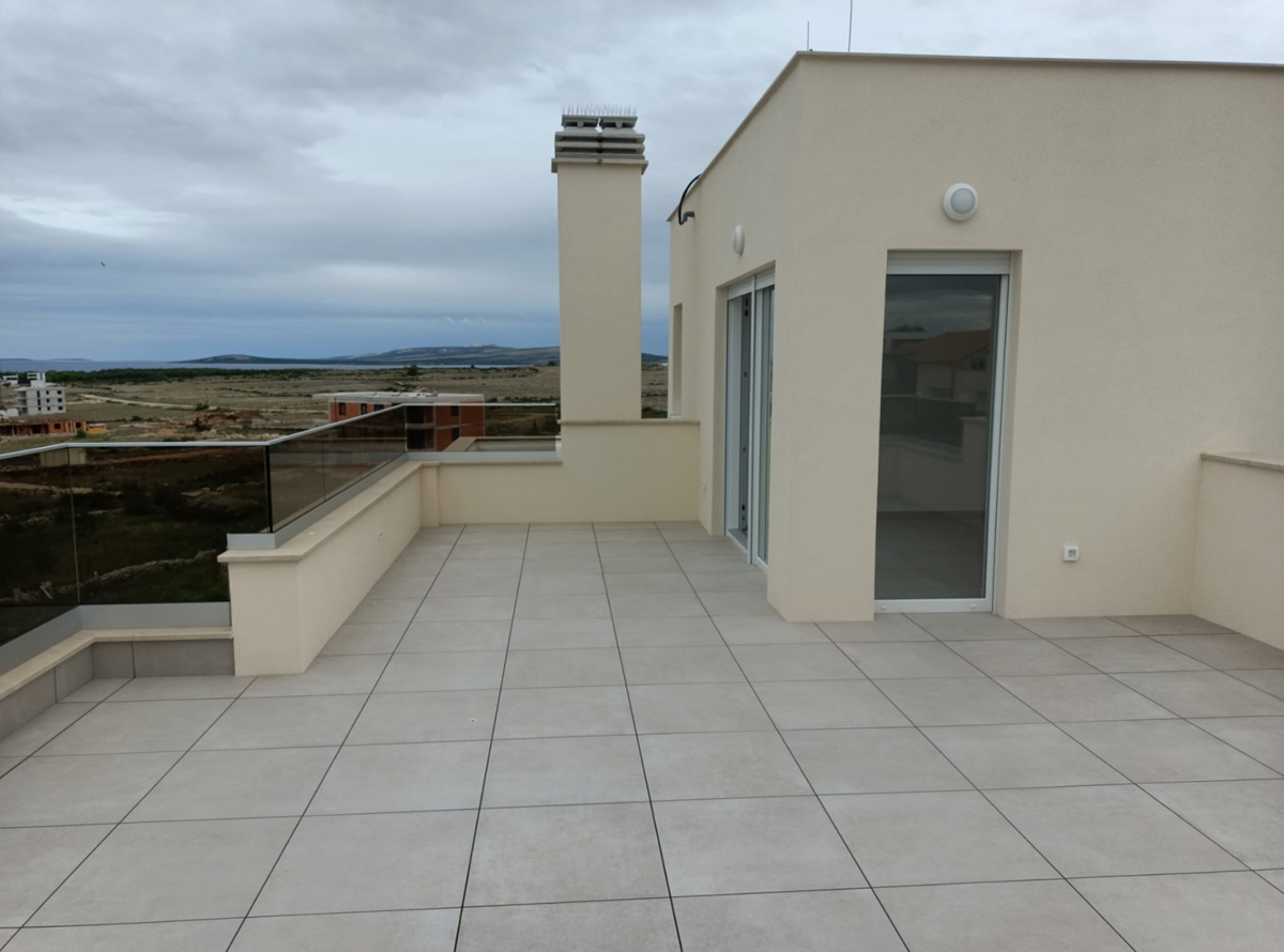 ISOLA DI PAG, POVLJANA - Appartamento con terrazza sul tetto e vista panoramica