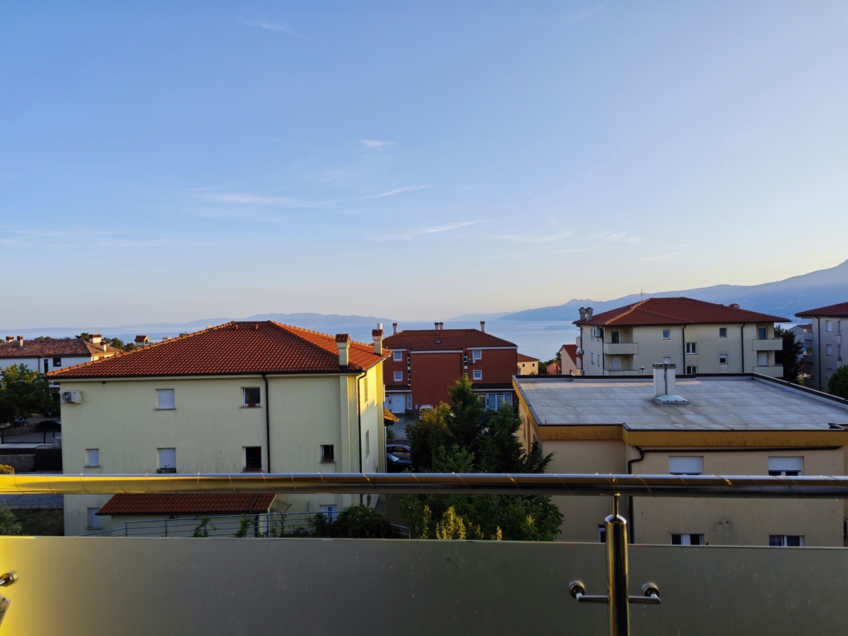 SRDOČI, RIJEKA - Appartamento trilocale in una nuova costruzione con vista sul mare