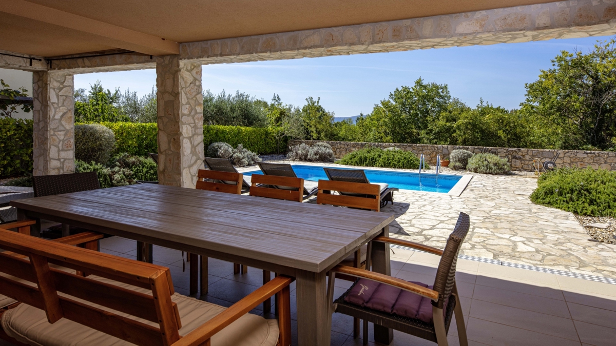 ISOLA DI KRK, LINARDIĆI - Casa con piscina e vista mare
