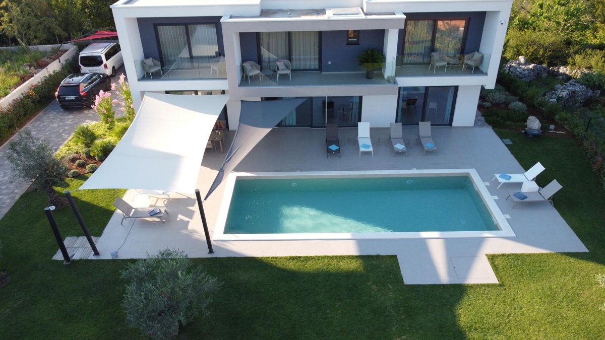 L'ISOLA DI KRK, la zona più ampia della città di Krk - Villa esclusiva con piscina in una posizione tranquilla