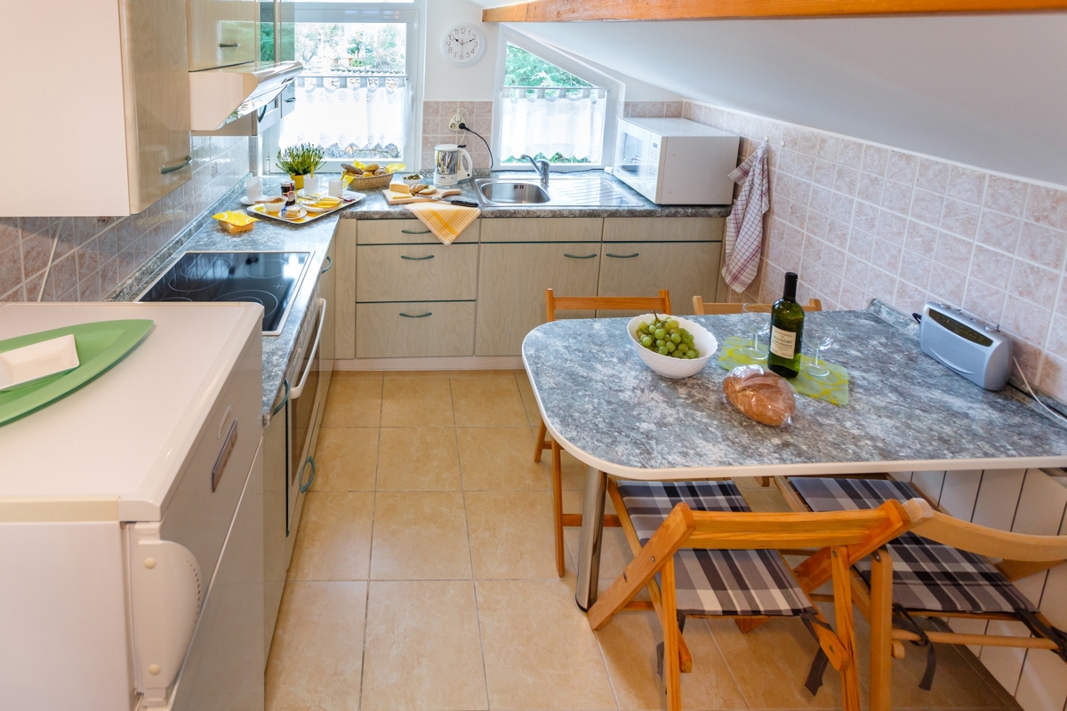 ISOLA DI KRK, MALINSKA - Palazzina ristrutturata vicino al mare