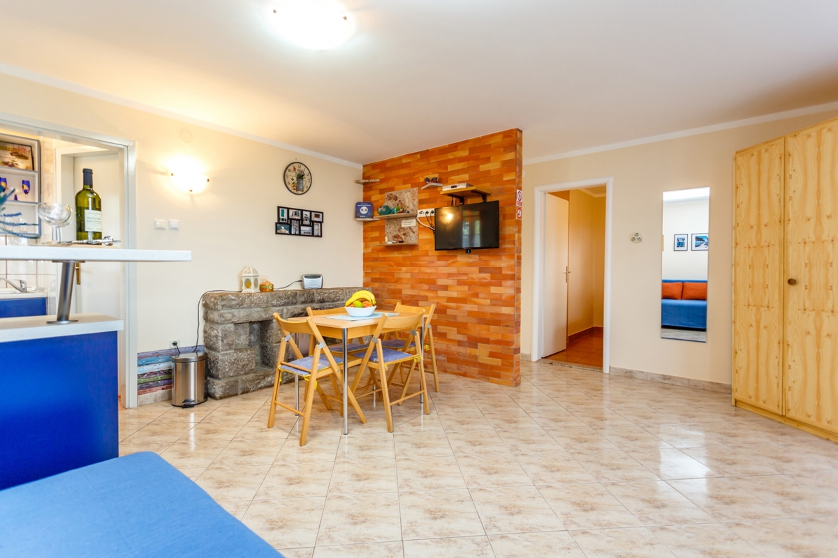 ISOLA DI KRK, MALINSKA - Palazzina ristrutturata vicino al mare