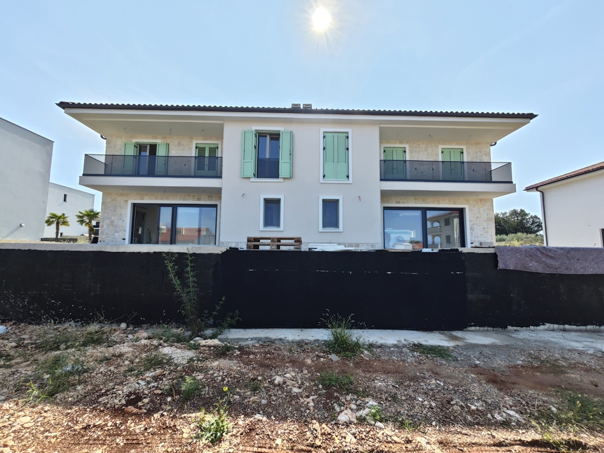 MALINSKA, ISOLA DI KRK - Casa bifamiliare con piscina e vista mare