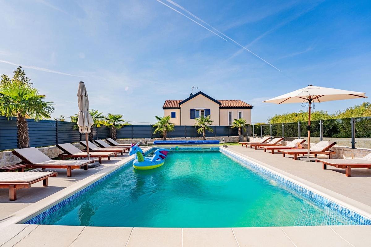 Isola di Krk, interno dell'isola - Lussuosa villa indipendente con piscina