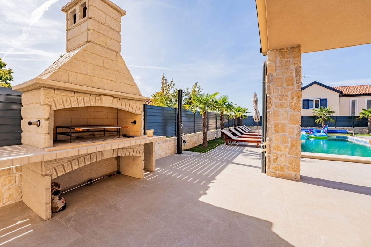 Isola di Krk, interno dell'isola - Lussuosa villa indipendente con piscina