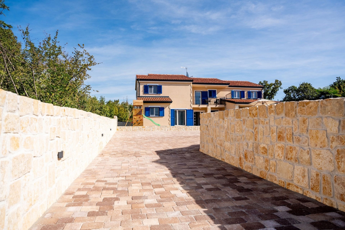 Isola di Krk, interno dell'isola - Lussuosa villa indipendente con piscina