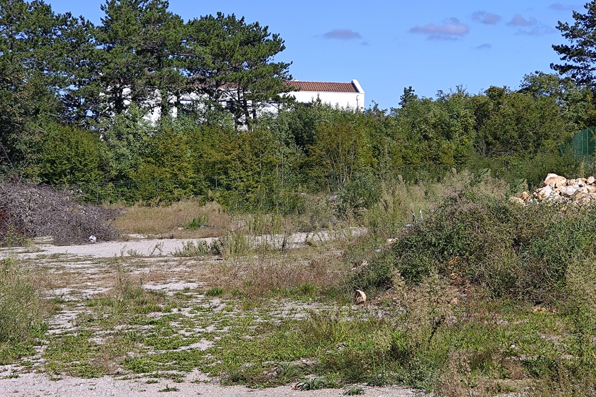 ISOLA DI KRK, MALINSKA - Terreno edificabile, tre lotti con richiesta di permesso in corso