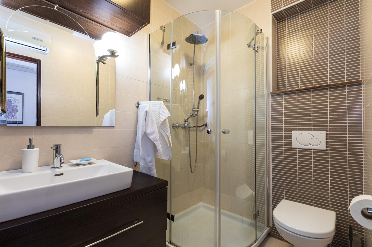 ISOLA DI KRK, PUNAT - Casa prima fila al mare