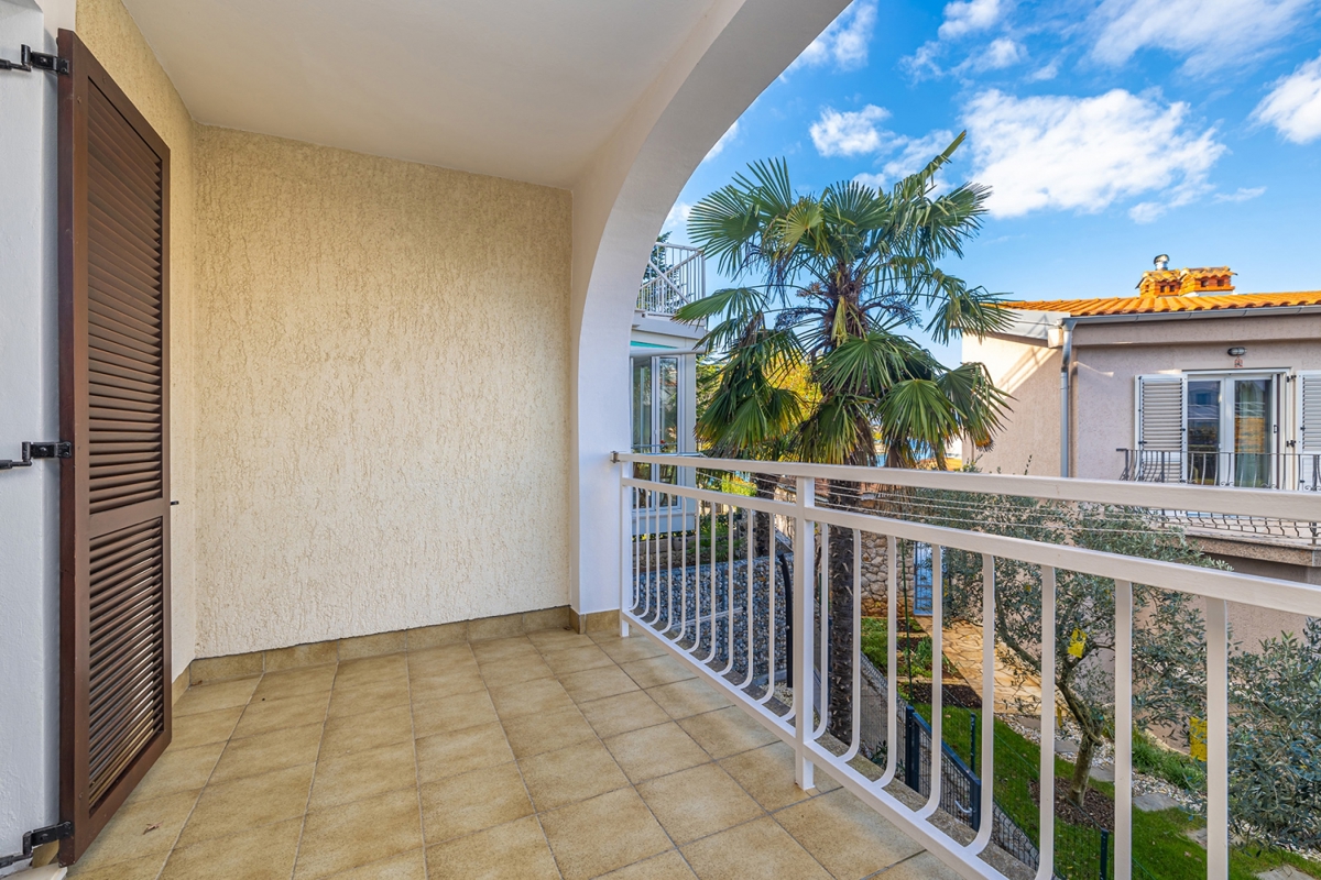 ISOLA DI KRK, MALINSKA - Appartamento prima fila al mare con posto auto