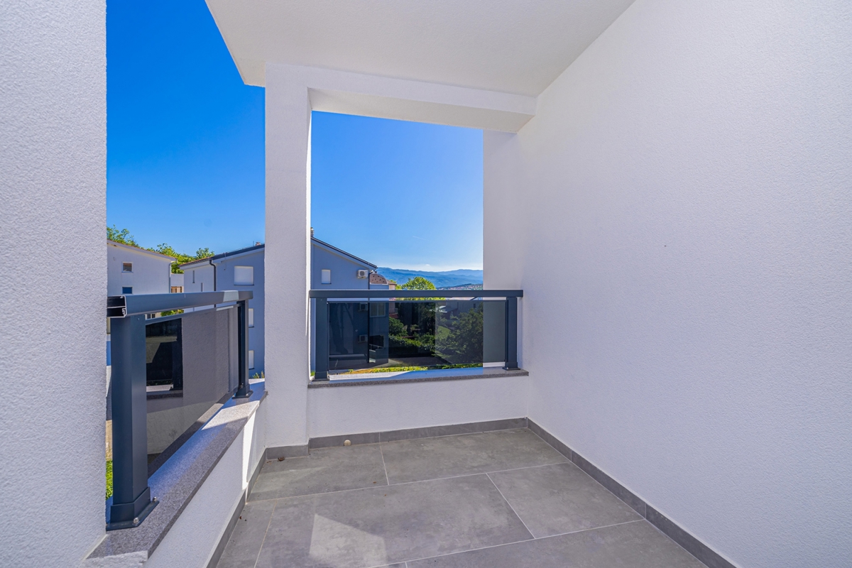 ISOLA DI KRK, ČIŽIĆI – Appartamento con due camere da letto al 1° piano con ampio soggiorno open space e vista mare