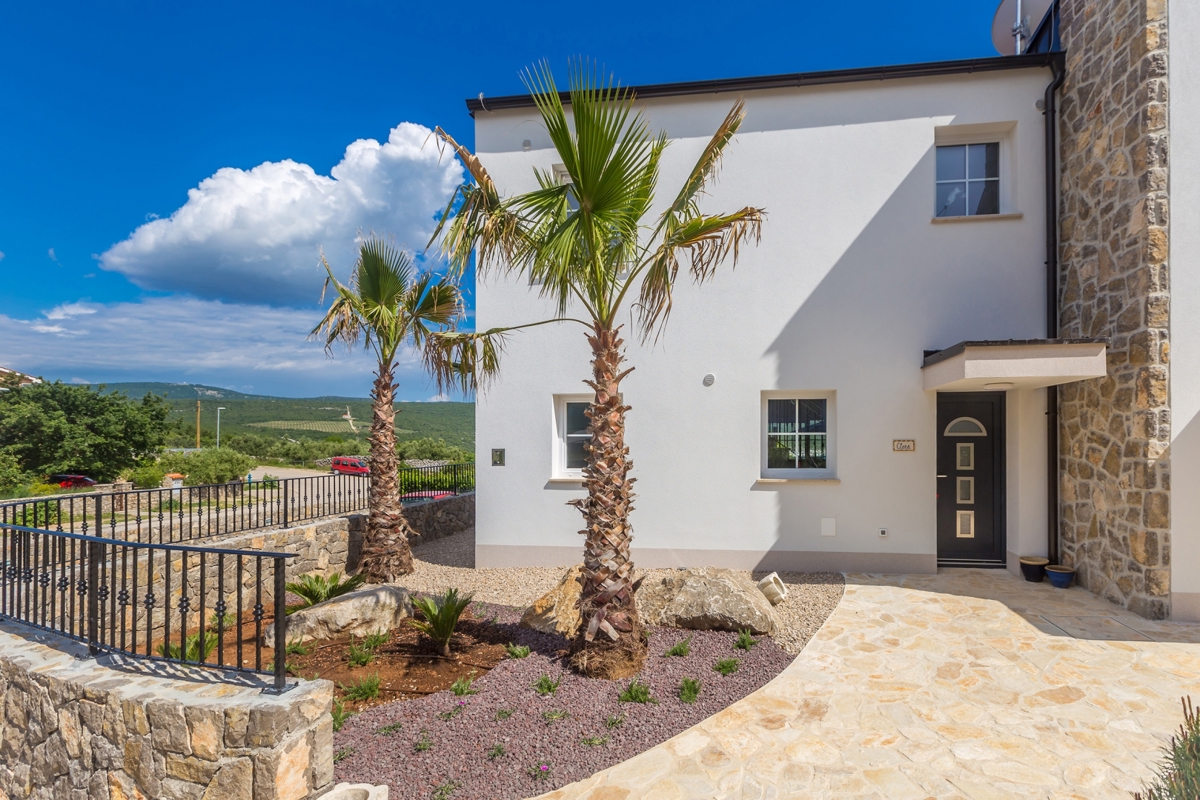 KRK CITY, dintorni - Villa moderna con piscina riscaldata